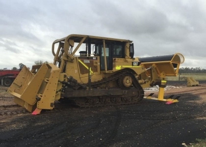 3 x Caterpillar D8T Dozers 1