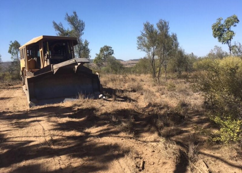 3 x Caterpillar D8T Dozers 7