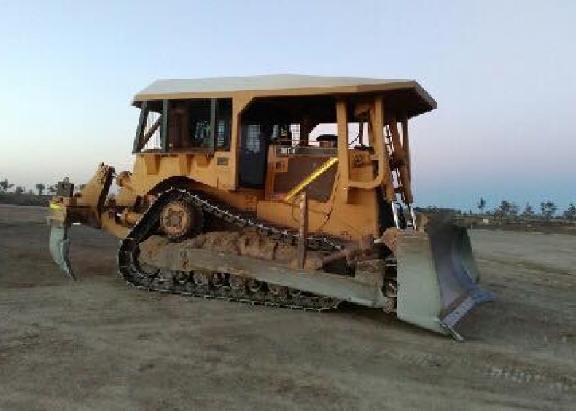 3 x Caterpillar D8T Dozers 8