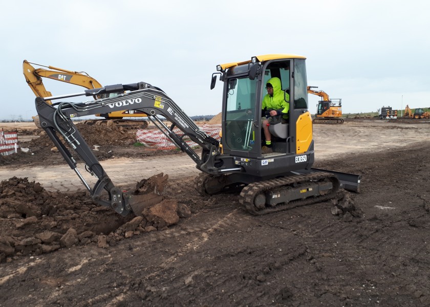 3.5 tonne excavator 1