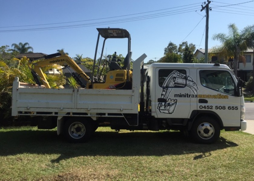 3.5T Mitsubishi Tipper  1