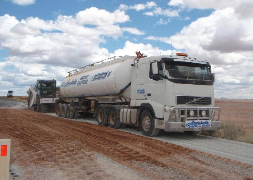 30,000L Semi Water Tankers for Hire 2
