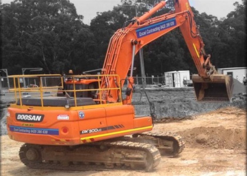 30 Tonne Excavator 2