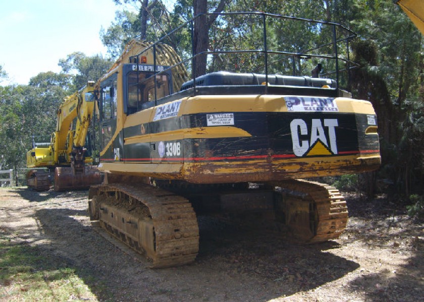 30t Caterpillar 330B Excavator 3