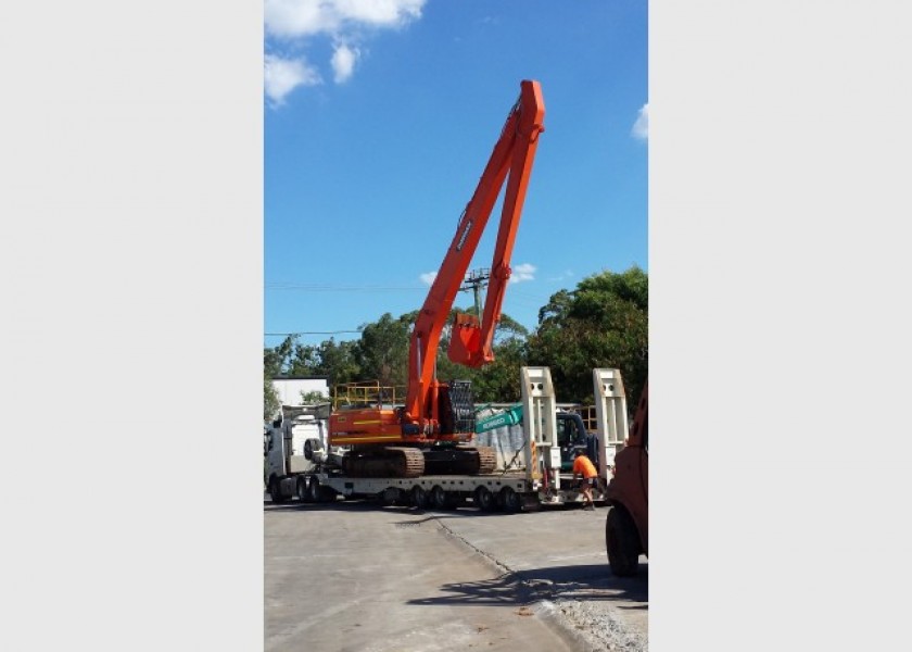 30T Longreach Excavator 1