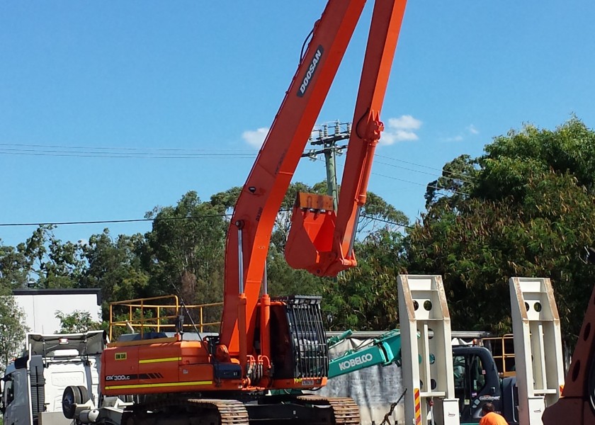 30T Longreach Excavator 1