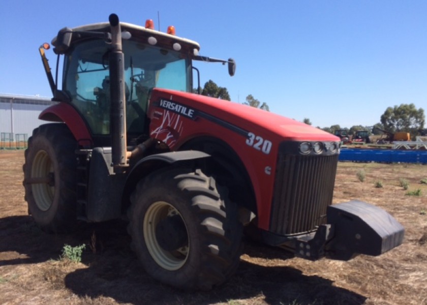 320HP FWA Versatile Tractor 3