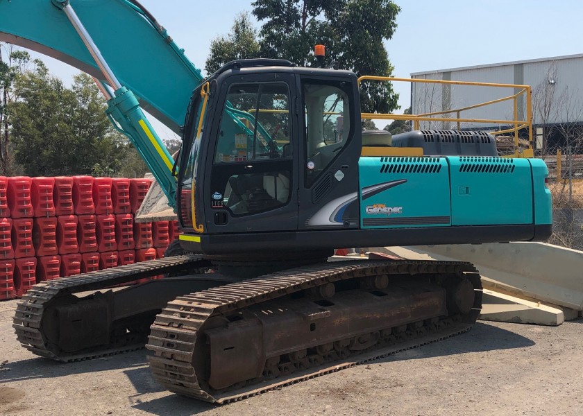 36T Kobelco Excavator 3