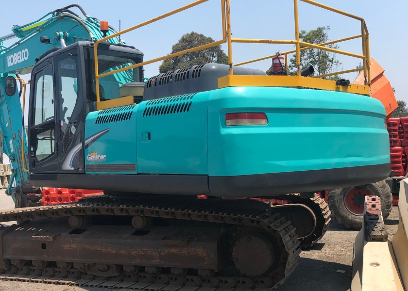 36T Kobelco Excavator 4