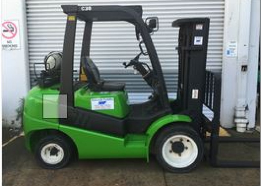 3T  Clark FG30 Forklift 1