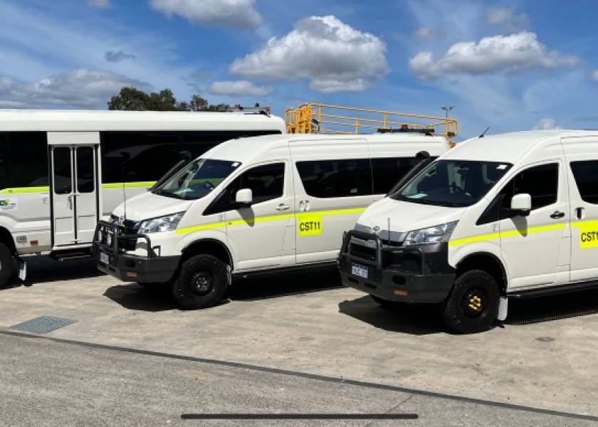 4x4 Bus - 12 Seats 5