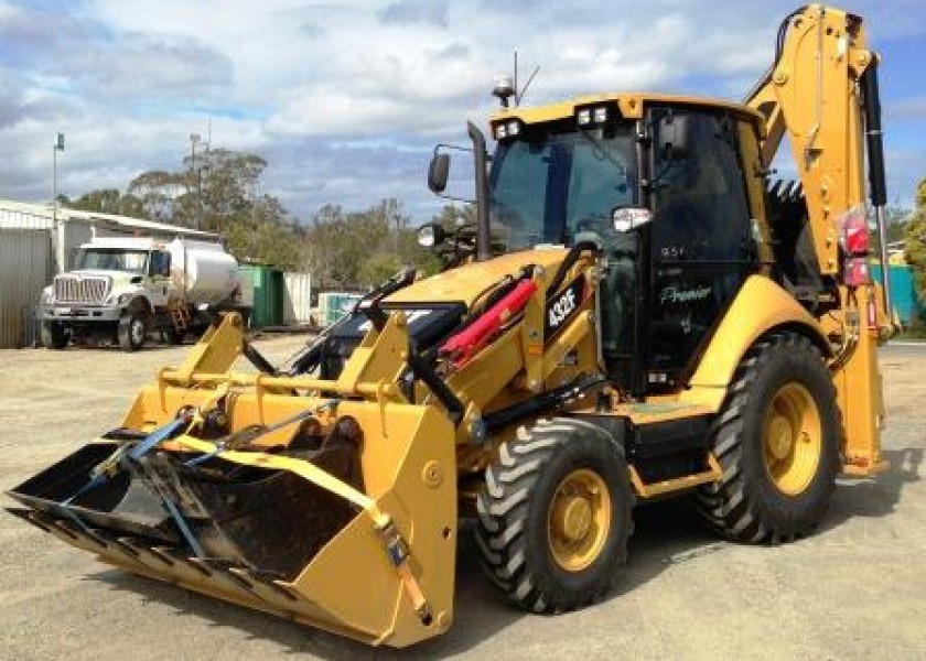 432E Cat Backhoe 1