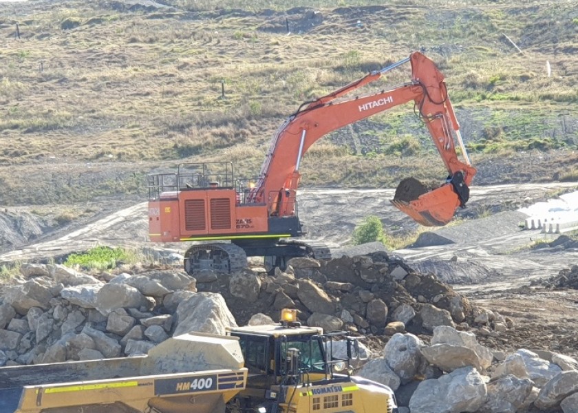 67 Tonne Excavator 1