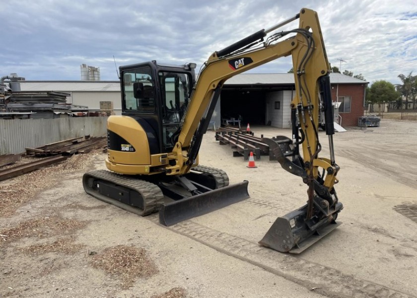 4T Cat Excavator 1