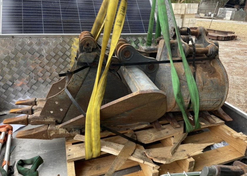 4T Cat Excavator 8