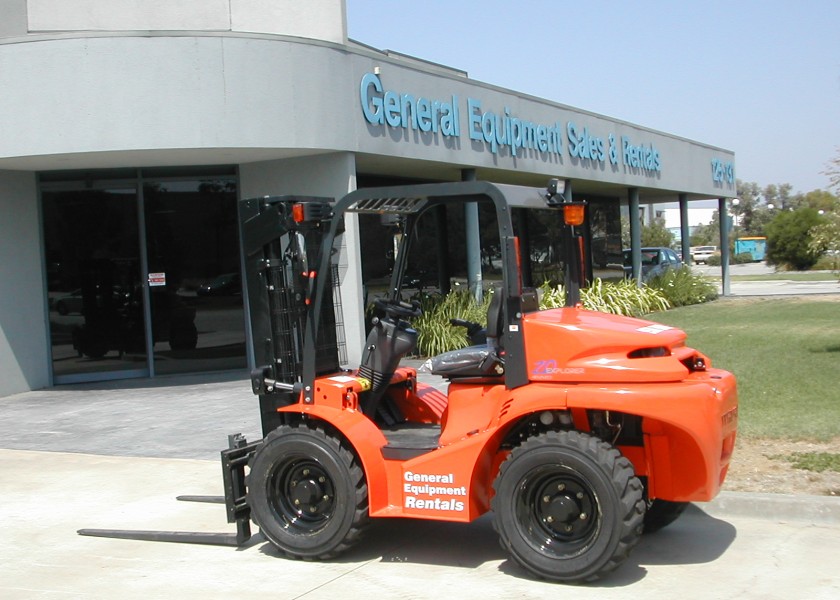 4WD ROUGH TERRAIN FORKLIFT 2