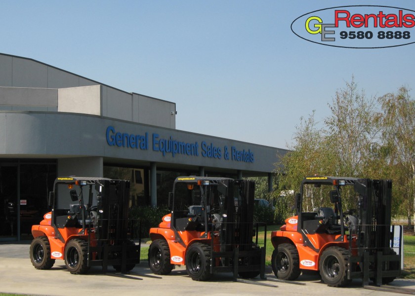 4WD ROUGH TERRAIN FORKLIFT 3