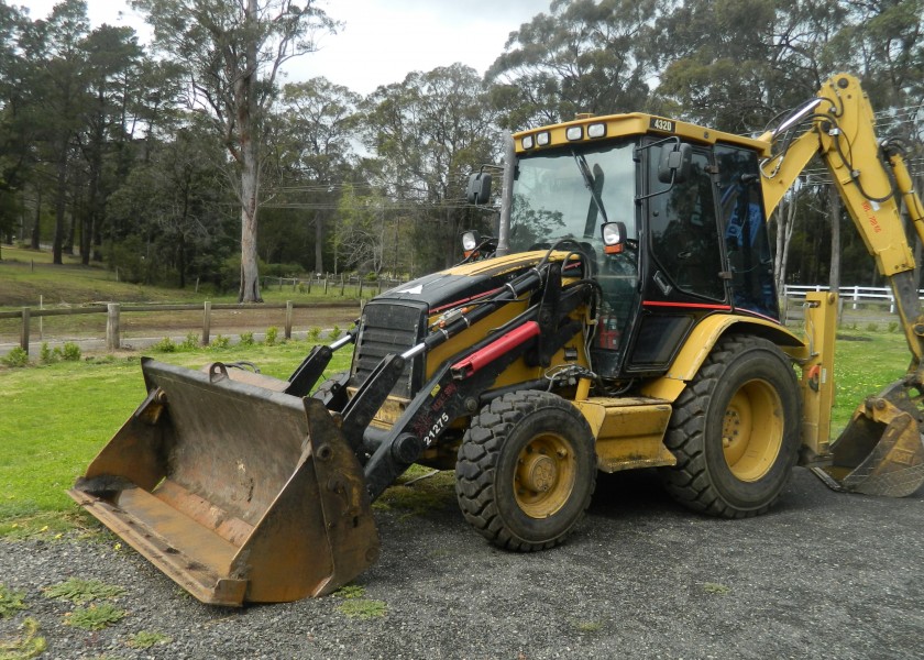 4x4 CAT 432D Backhoe  1