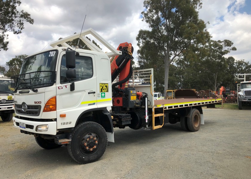 4x4 Crane Truck 1