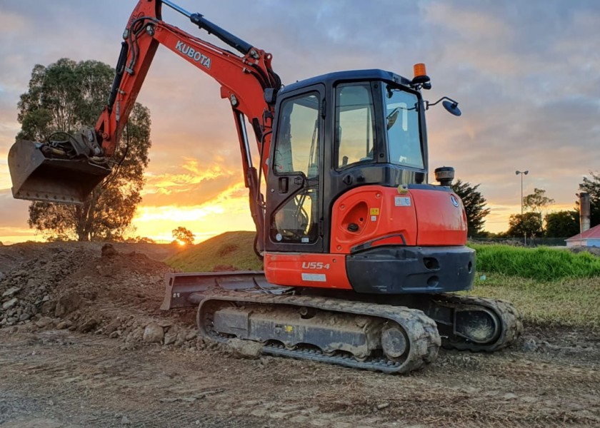 5 Ton Excavator - Closed Cab 1