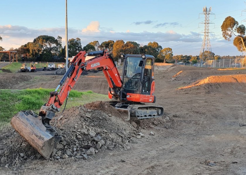 5 Ton Excavator - Closed Cab 2