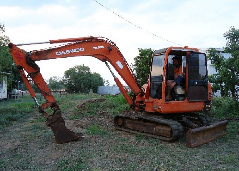 5.5 TON DAEWOO EXCAVATOR 3