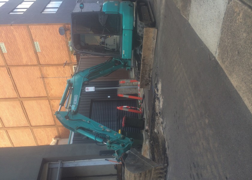 5.5t kobelco for hire 2