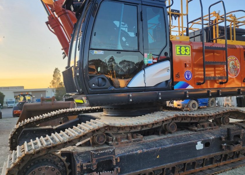 50 ton Excavator 6