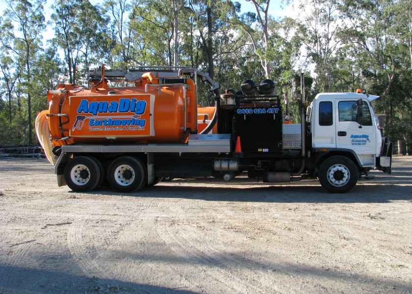 5000L Vacuum excavation truck 1