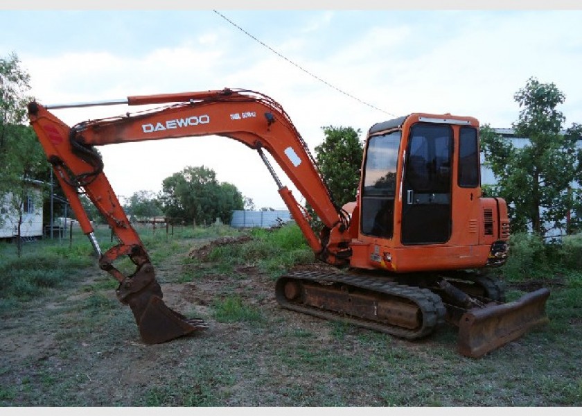 5.5 TON DAEWOO EXCAVATOR 1