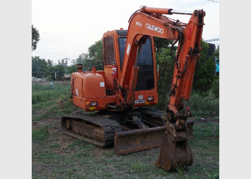 5.5 TON DAEWOO EXCAVATOR 2