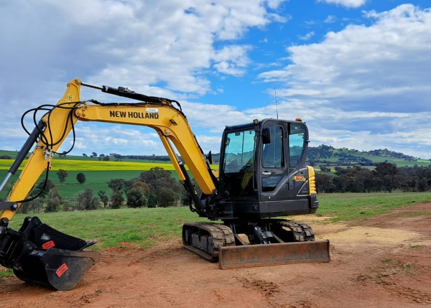 5.5T excavator Hire 10