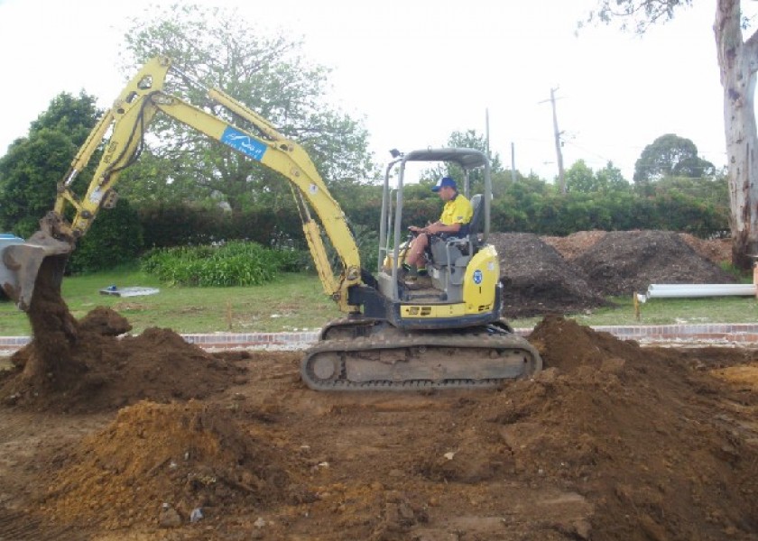 5t Excavator with Attachments 1