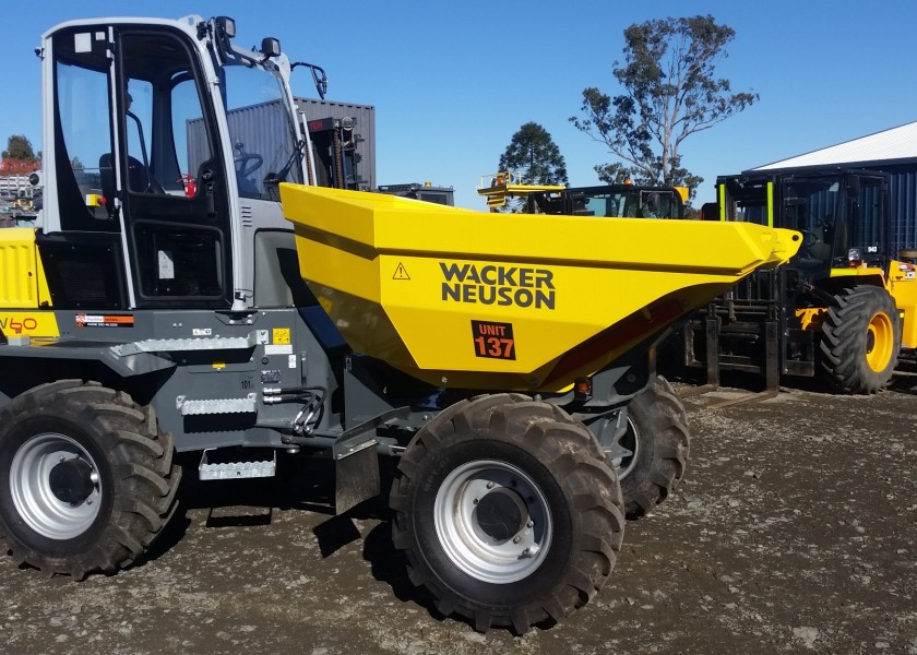 6 tonne Dumper with aircon cab and swivel bin 2