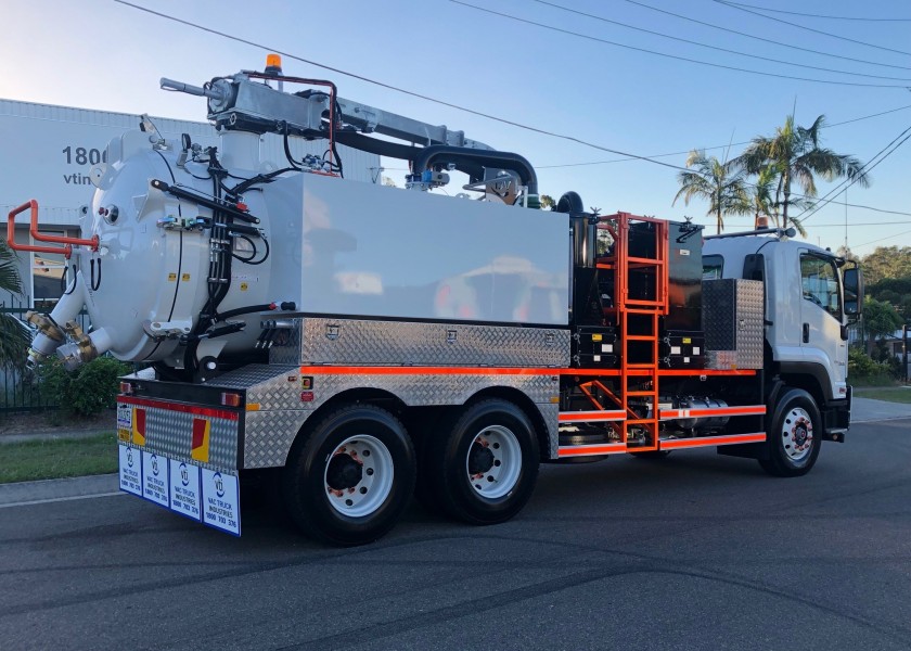 6300L Vac Truck 2