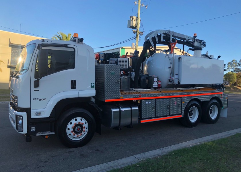 6300L Vac Truck 3