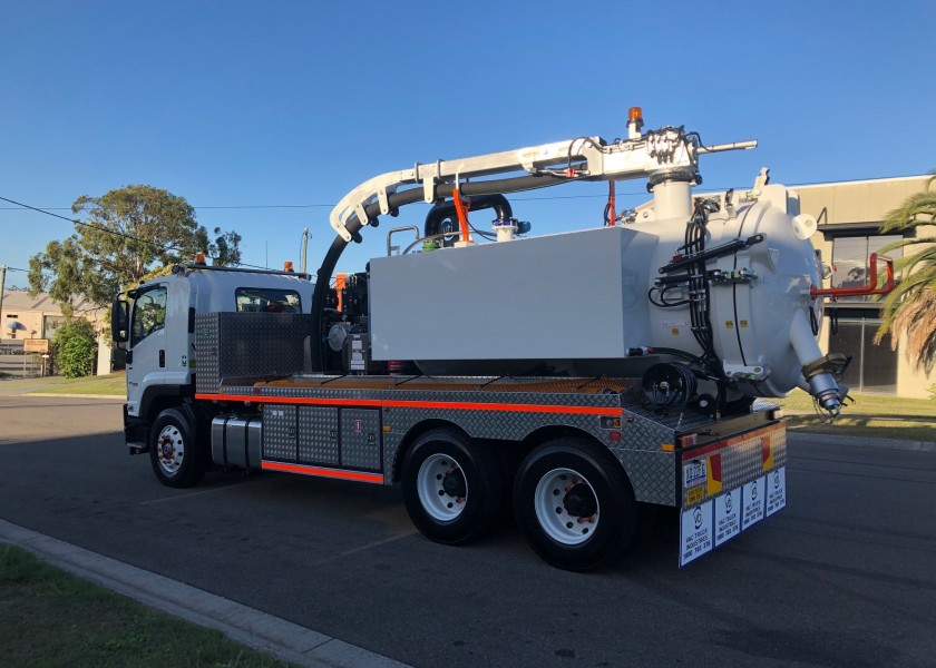 6300L Vac Truck 4