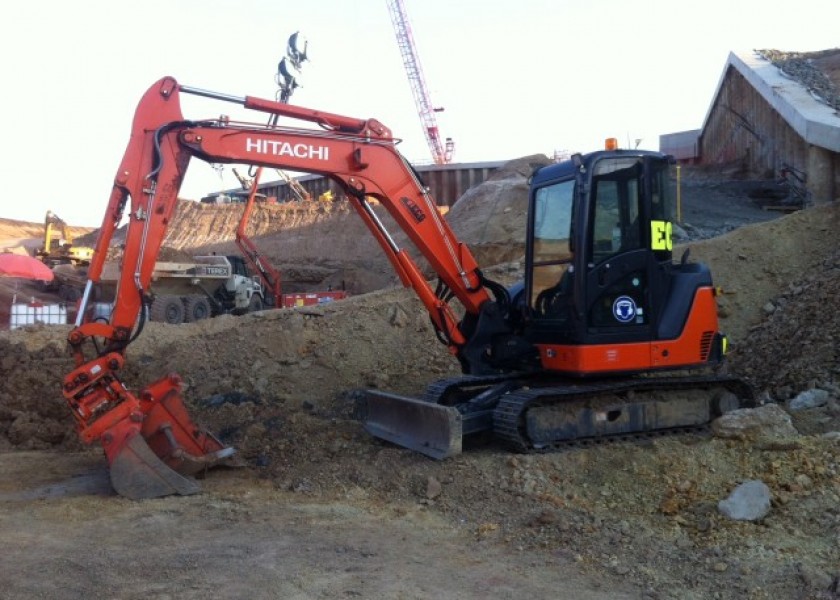 6T Hitachi Excavator 1