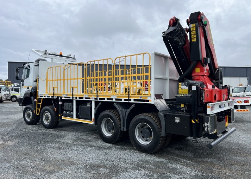 8x8 Crane Truck 3