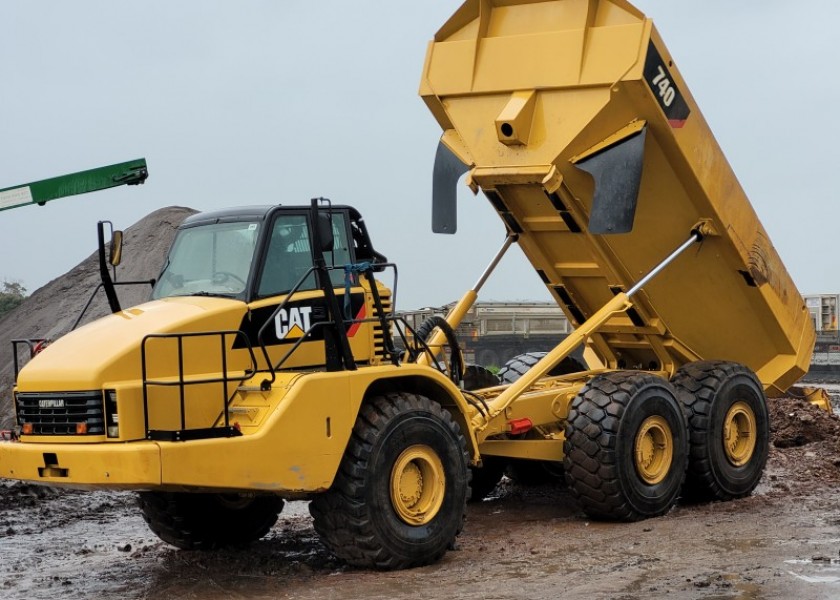 740 Caterpillar Dumptruck w/tailgate option 1