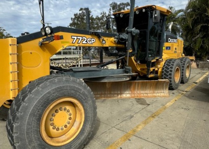 772GP John Deer Grader 1