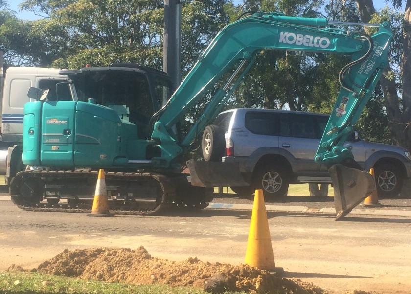 8 T KOBELCO EXCAVATOR 1
