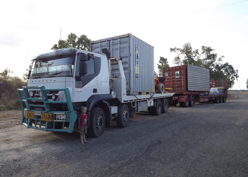 8 wheeler Tilt Tray 3