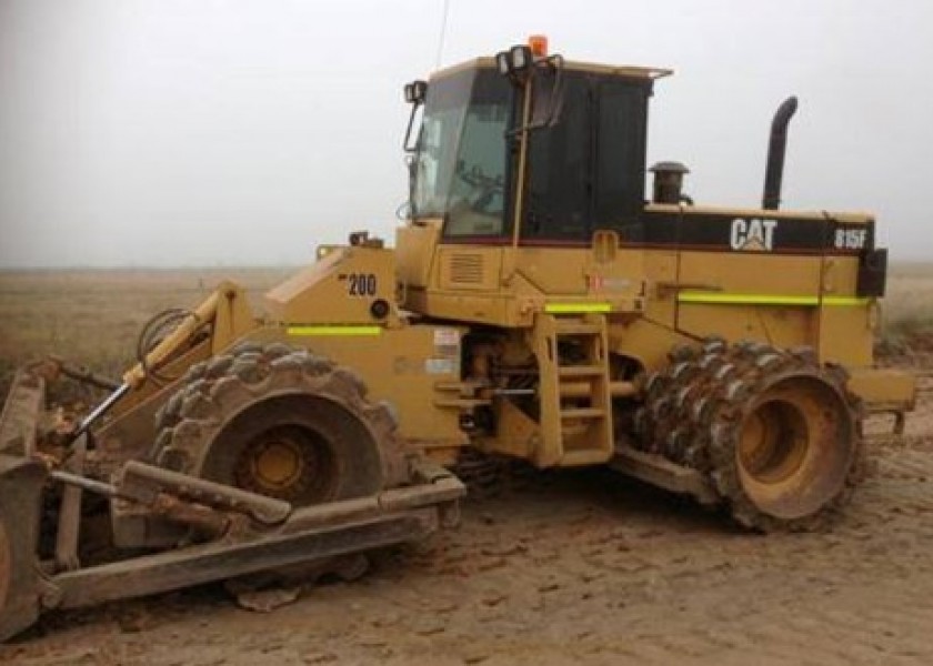 825G Cat Compactor - w/GPS 2