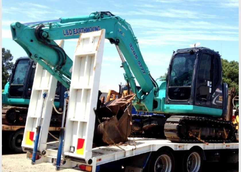 8T Excavator 2