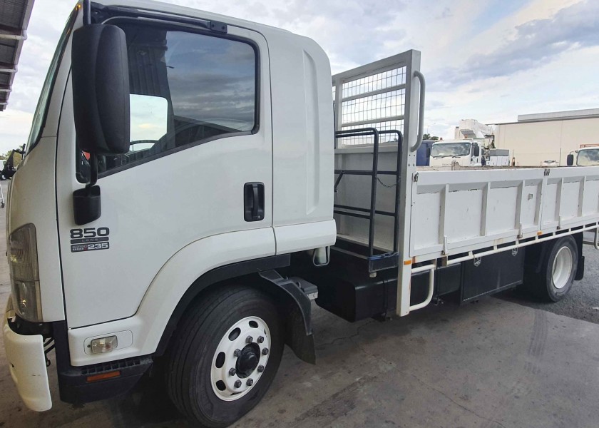 8 tonne Isuzu Tipper 2