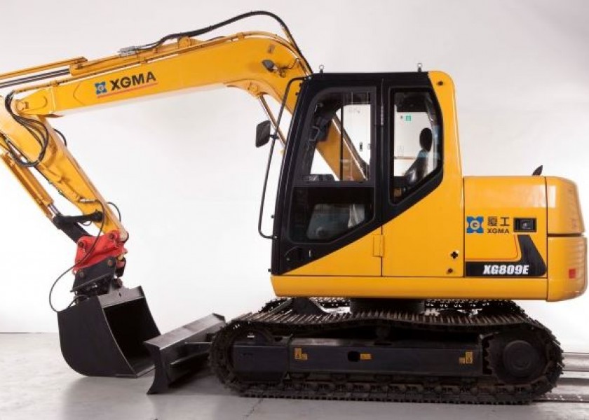 8T XG809E Excavator 2