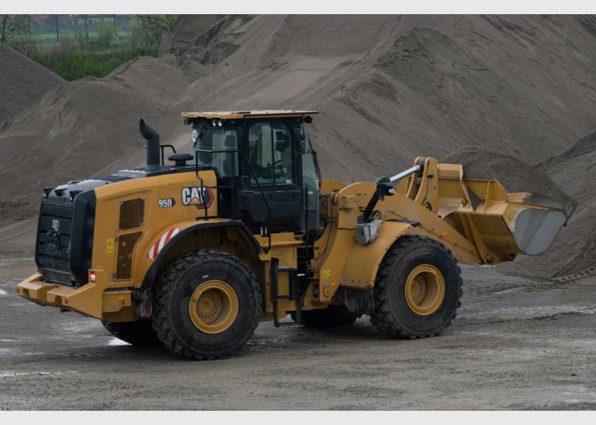 Cat 950 Loader w/quick hitch 1