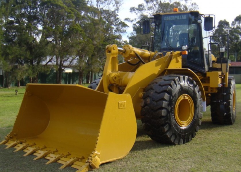 972 Caterpillar Loader 1