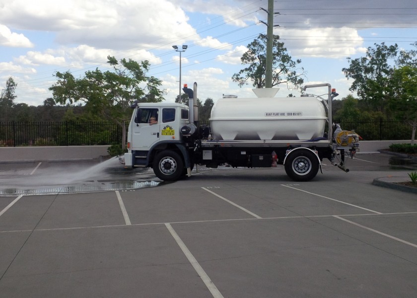 Acco 2350 9,000Lt 4x2 Water Truck 4